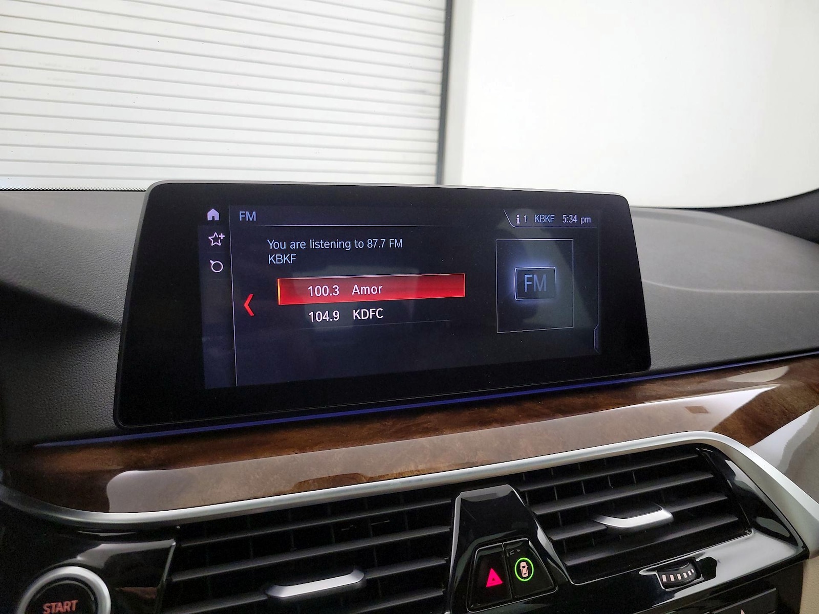 2019 BMW 5 Series 530e - Photo 17