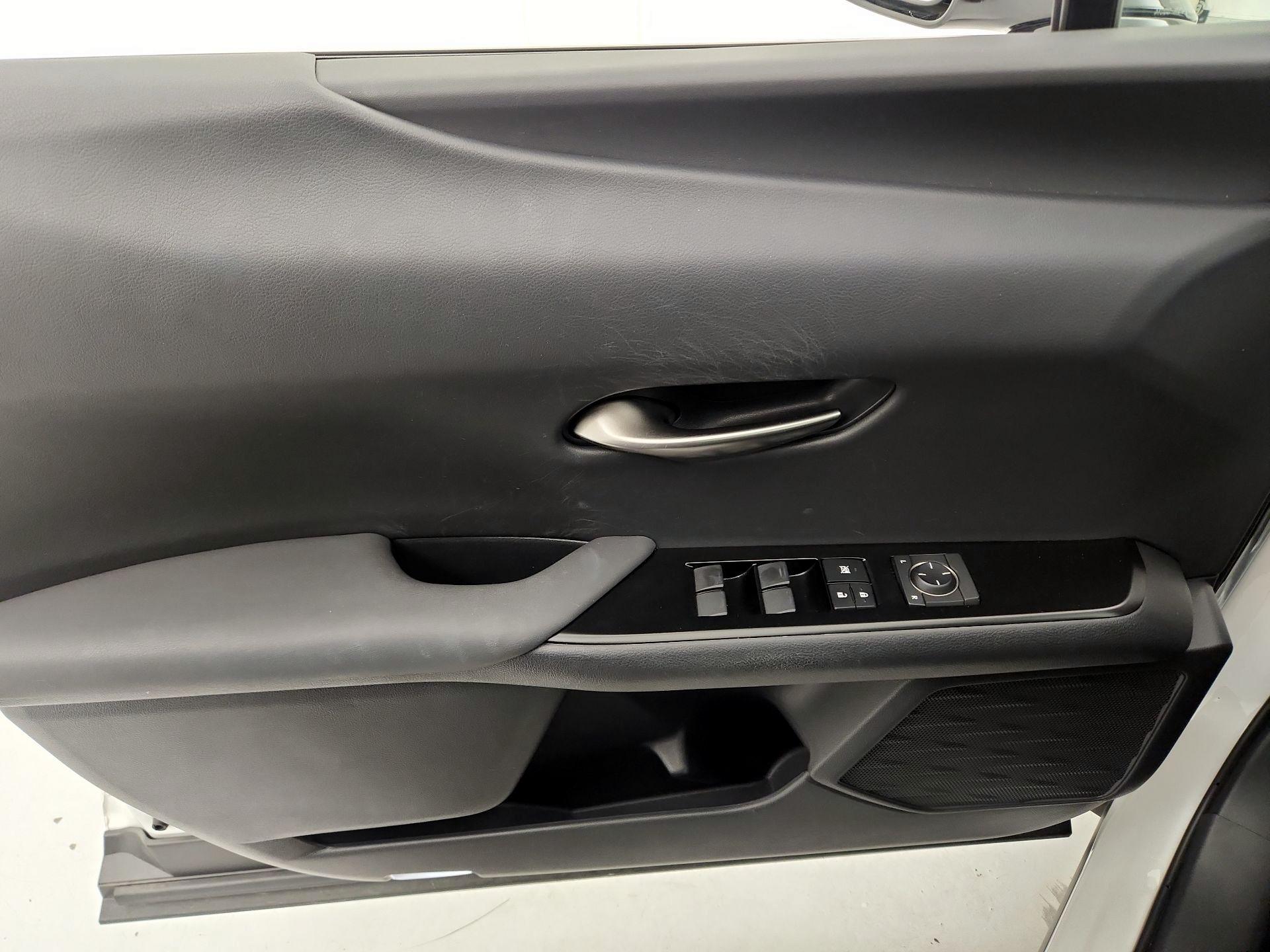 Thumbnail: 2019 Lexus UX - 12