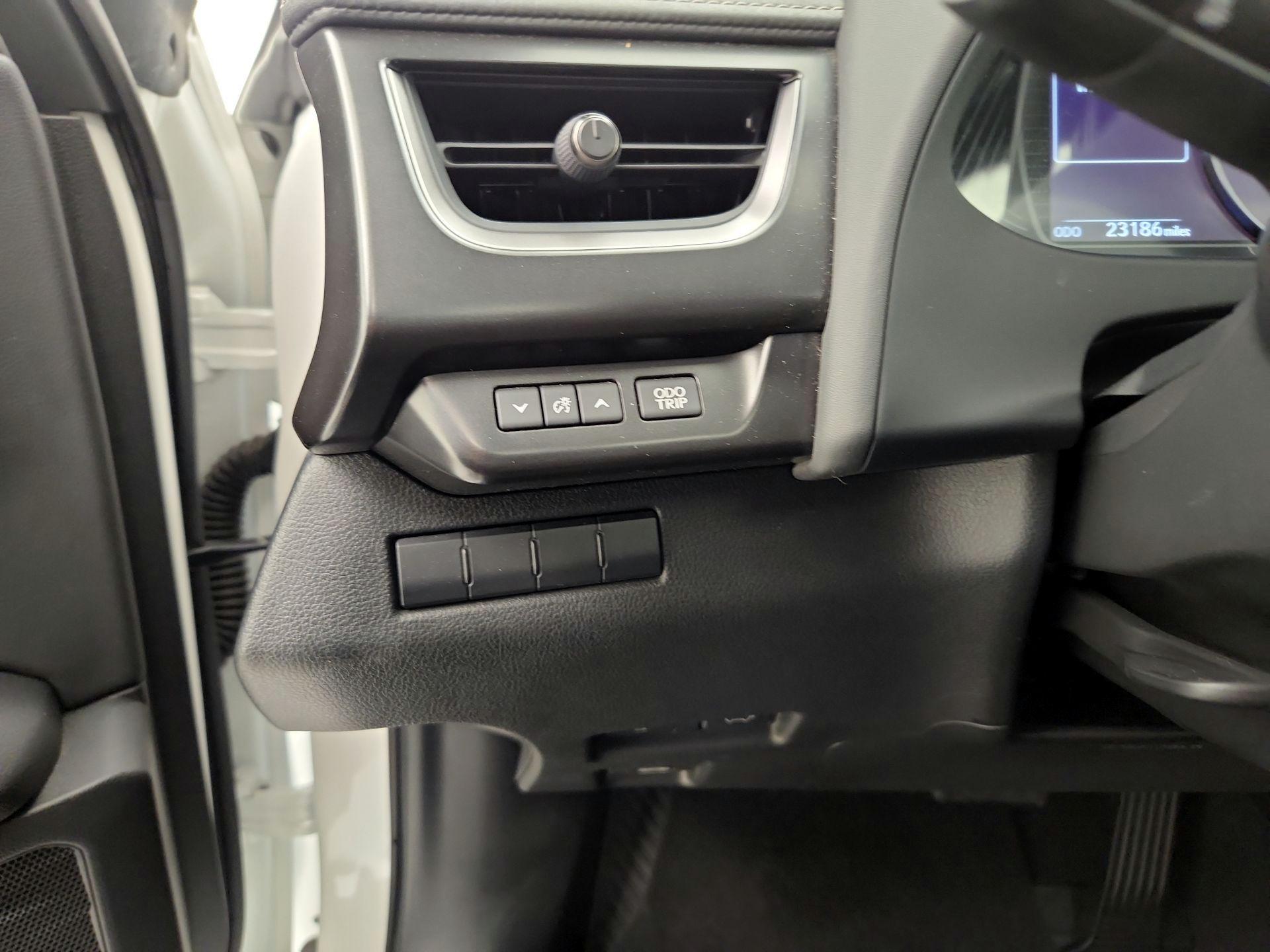 Thumbnail: 2019 Lexus UX - 13