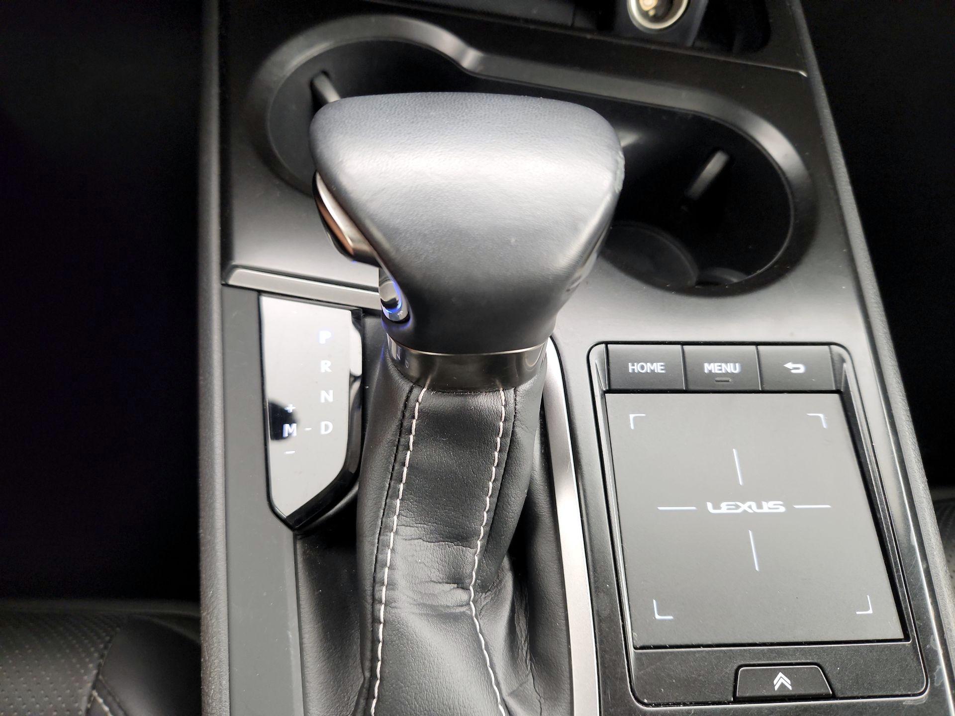 Thumbnail: 2019 Lexus UX - 17