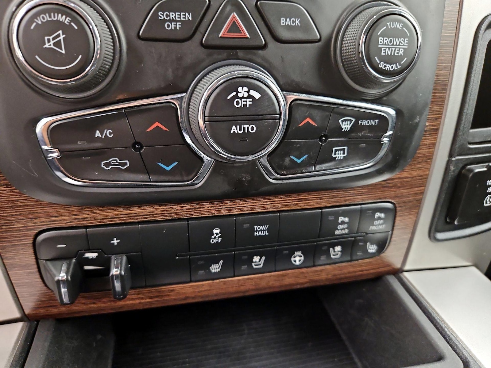 2019 RAM Ram 1500 Classic Laramie - Photo 18