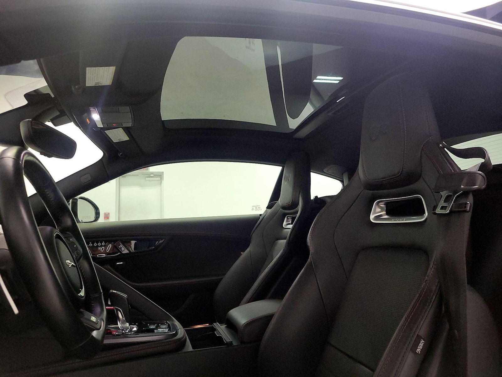 2018 Jaguar F-TYPE R - Photo 21