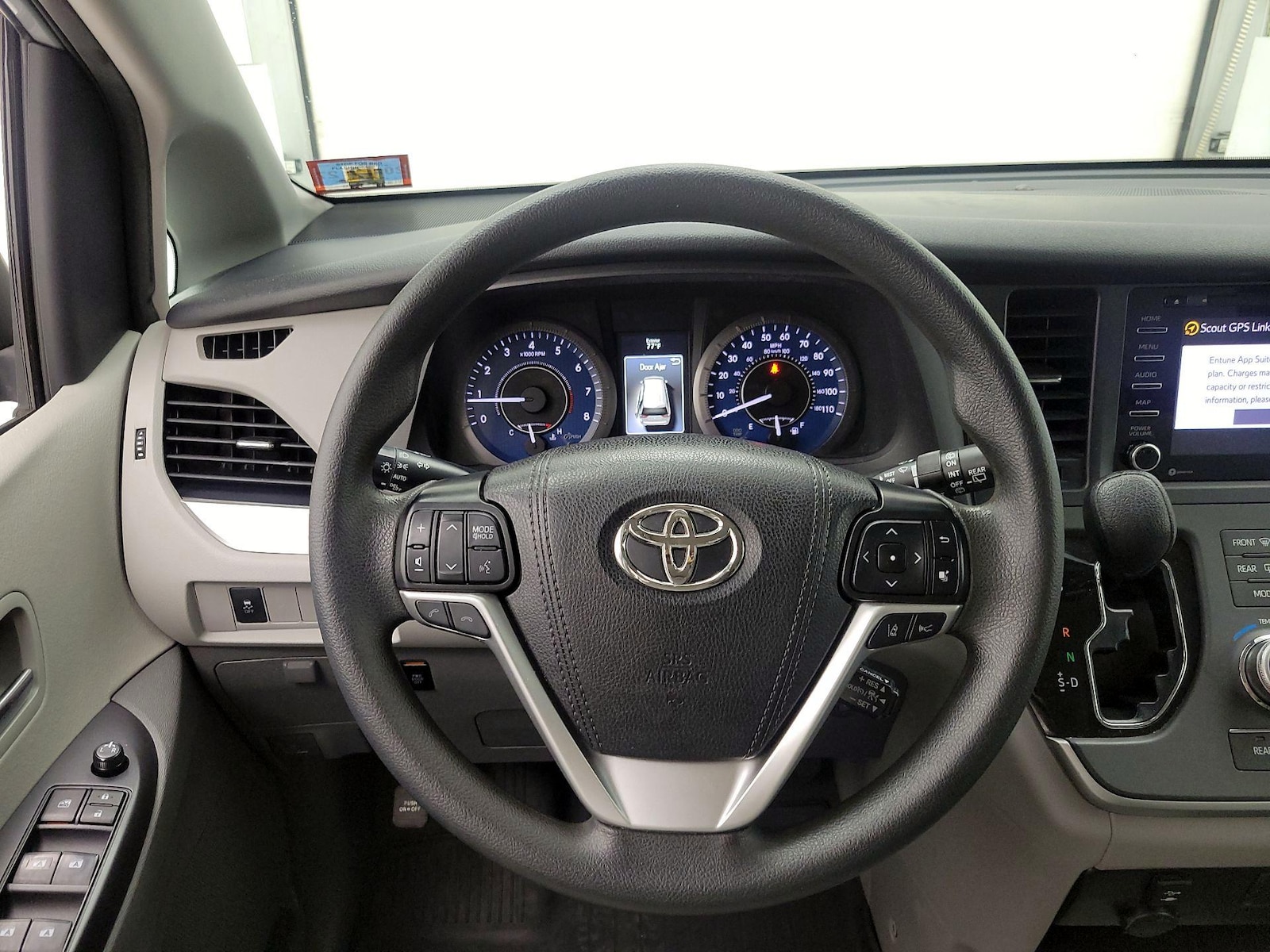 2020 Toyota Sienna LE - Photo 11