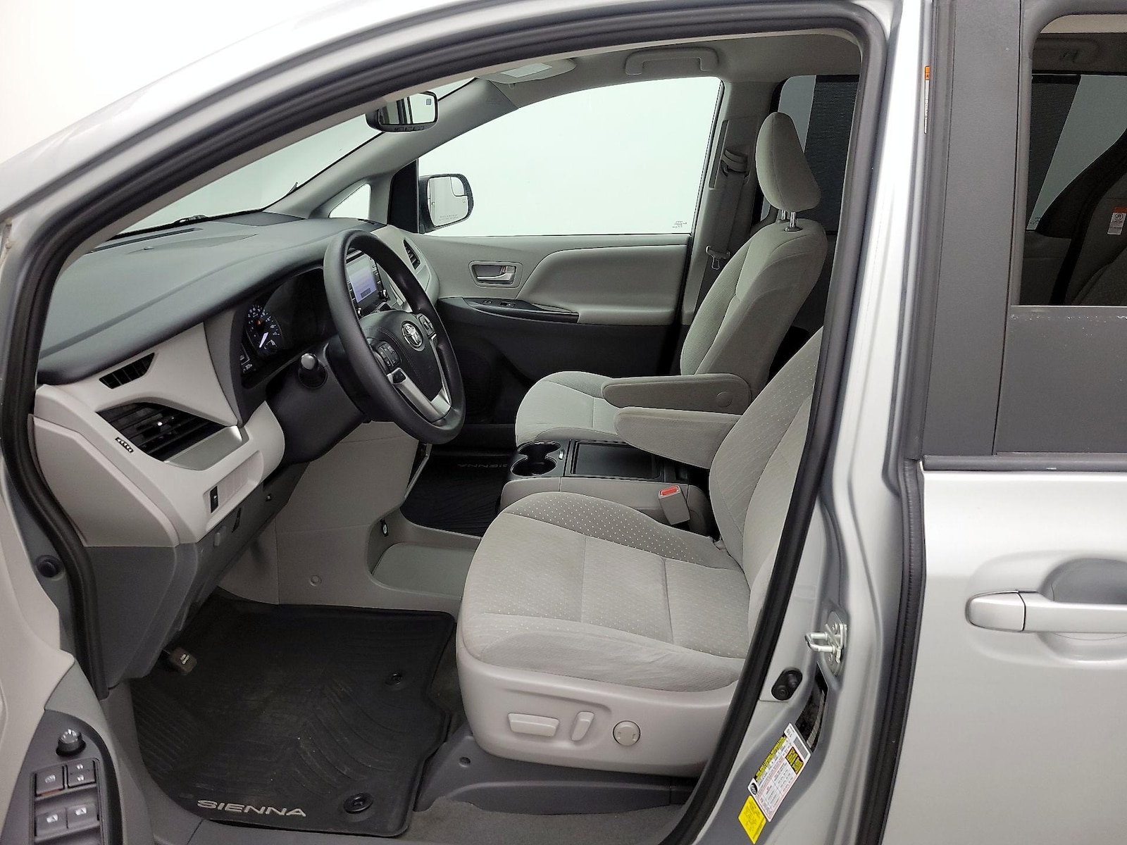 2020 Toyota Sienna LE - Photo 12