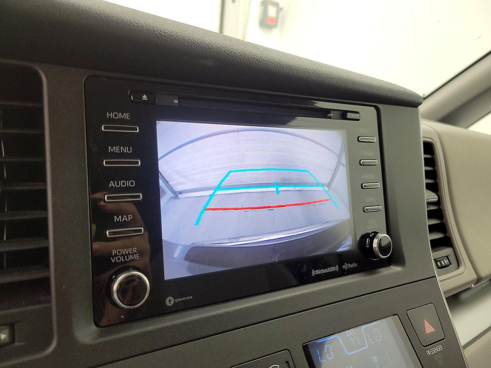 2020 Toyota Sienna LE - Photo 16