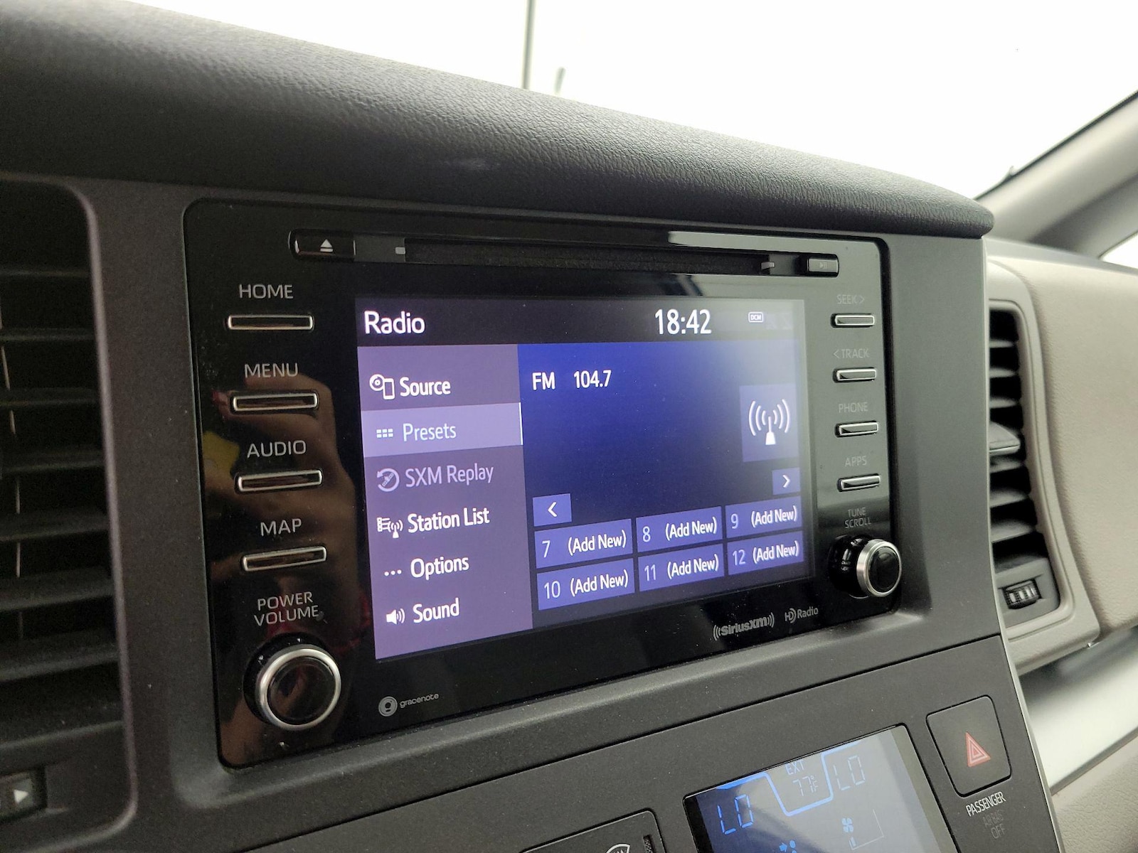 2020 Toyota Sienna LE - Photo 17