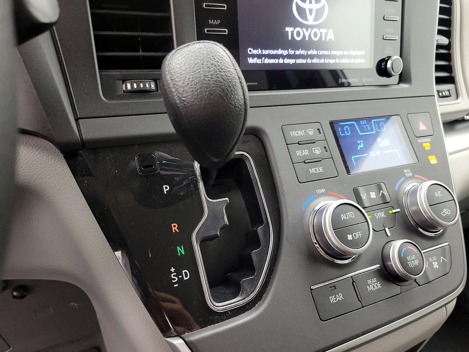 2020 Toyota Sienna LE - Photo 19