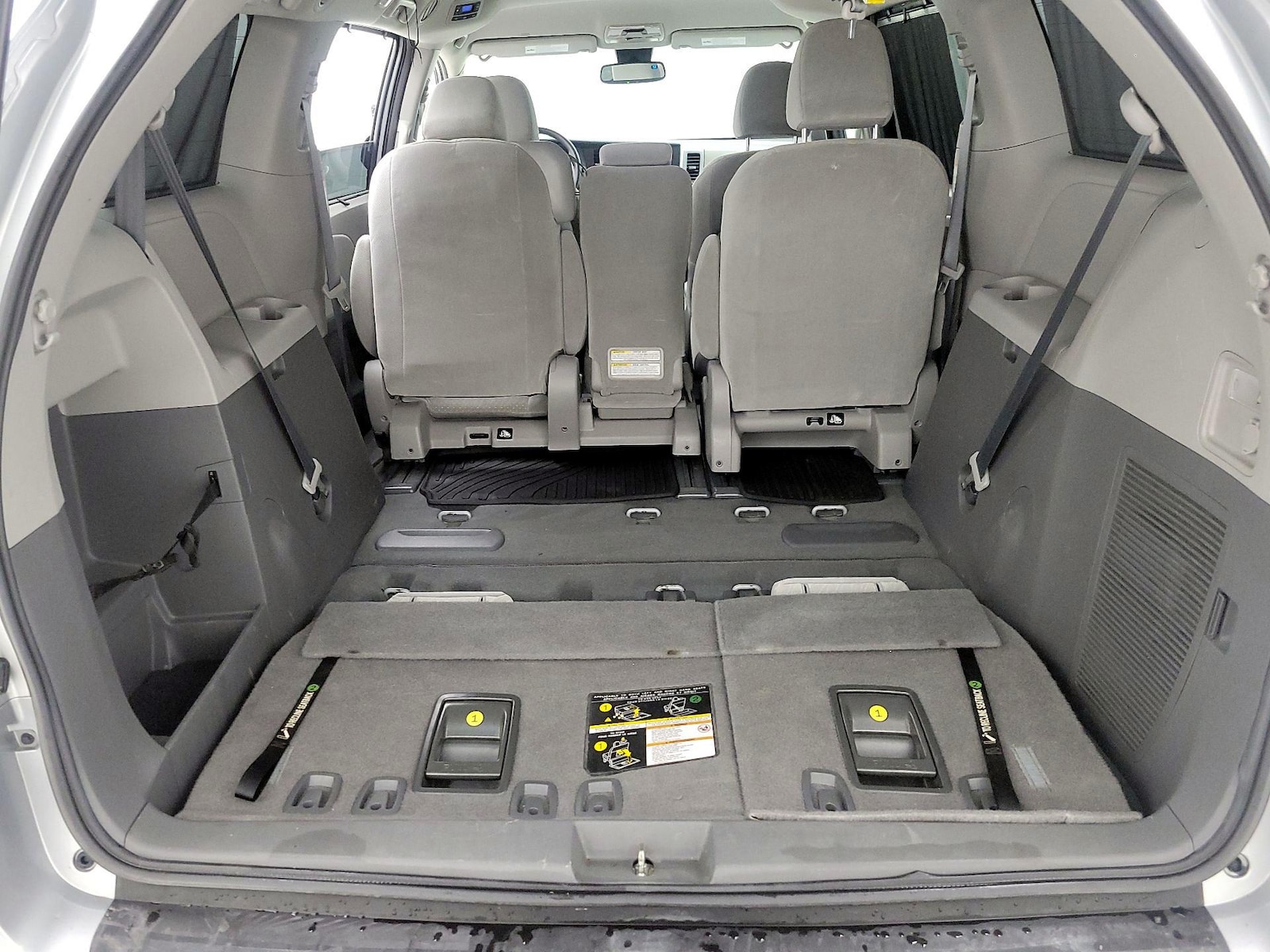2020 Toyota Sienna LE - Photo 24