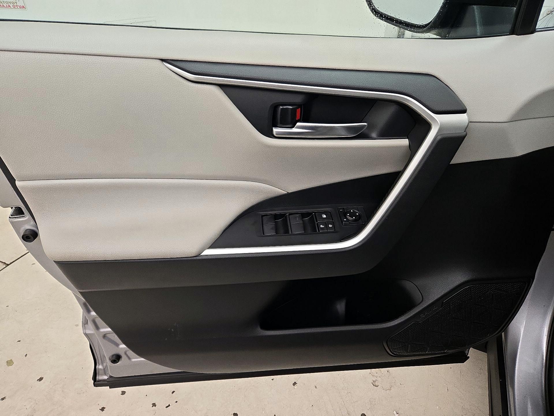 Thumbnail: 2021 Toyota RAV4 - 12
