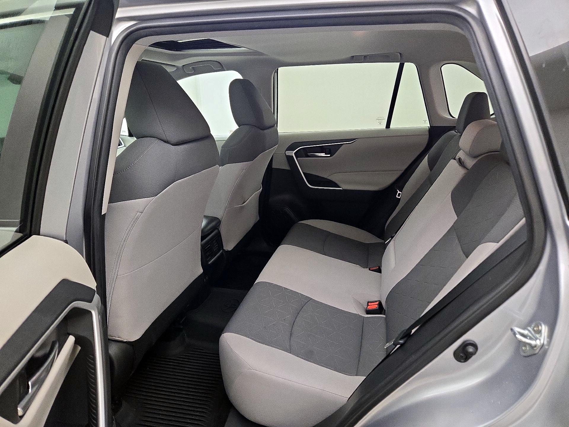 Thumbnail: 2021 Toyota RAV4 - 20