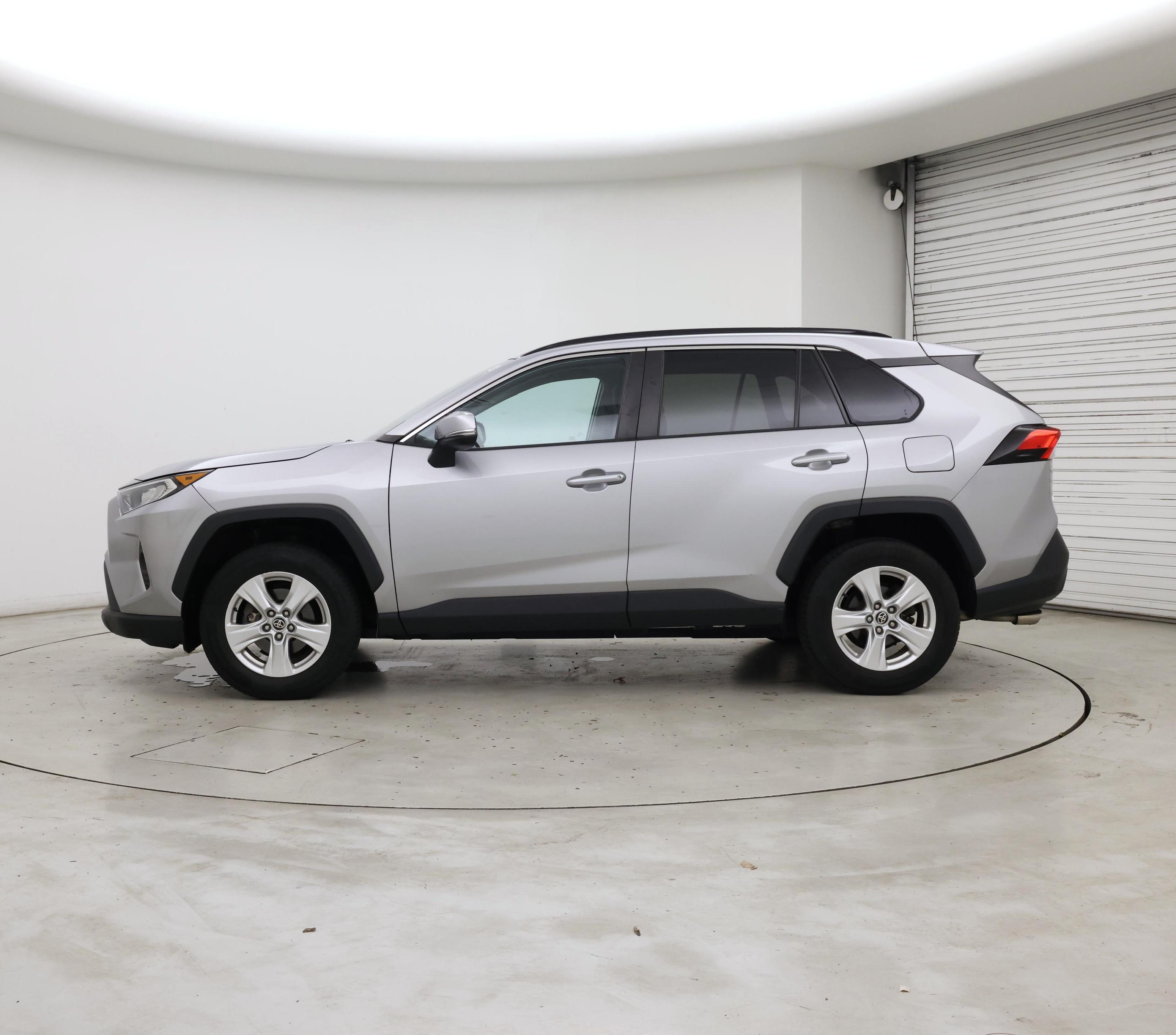 Thumbnail: 2021 Toyota RAV4 - 3