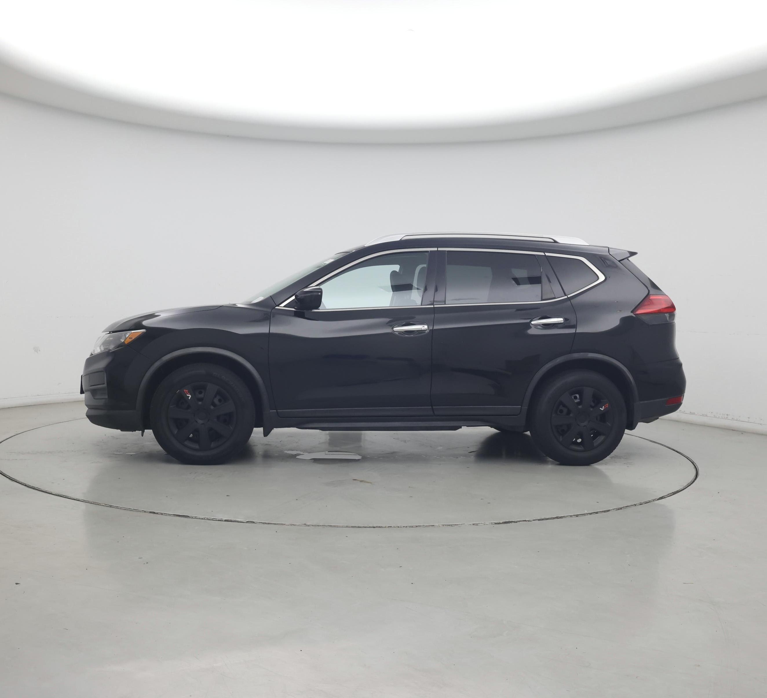 Thumbnail: 2017 Nissan Rogue - 3