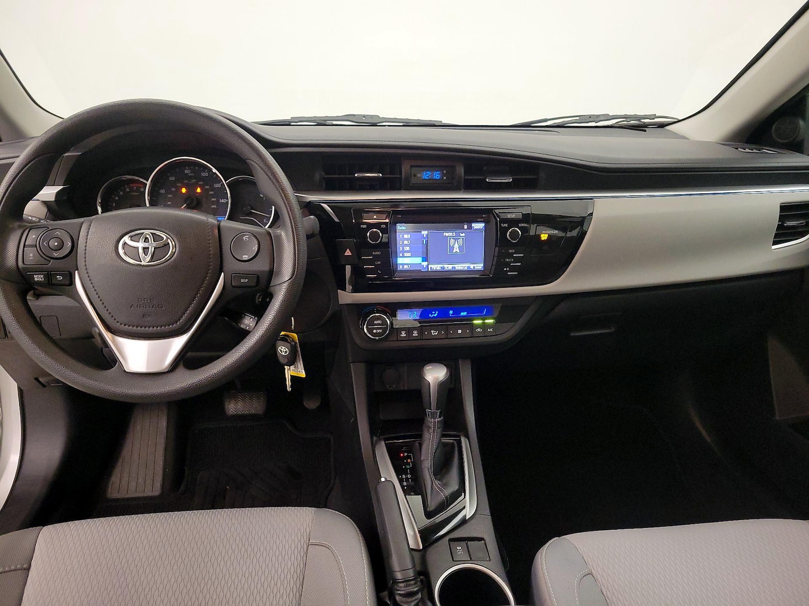 2015 Toyota Corolla LE - Photo 10