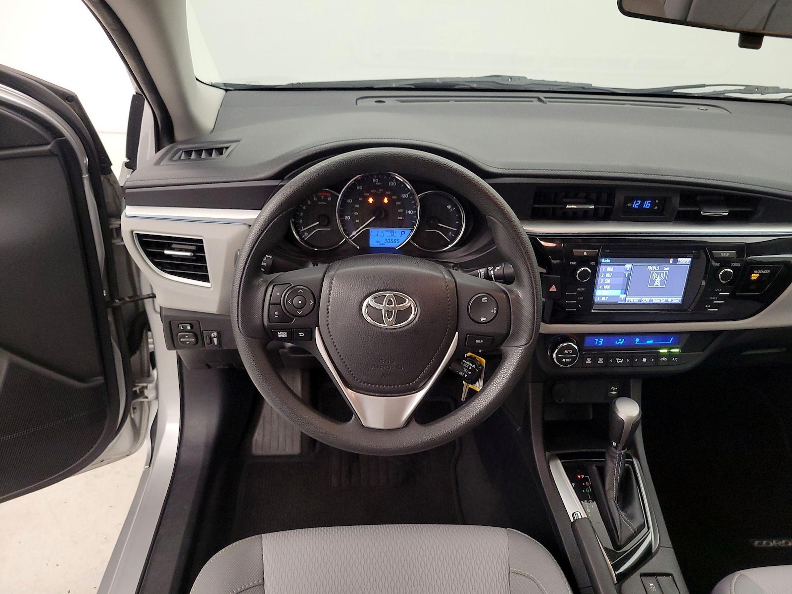 2015 Toyota Corolla LE - Photo 11