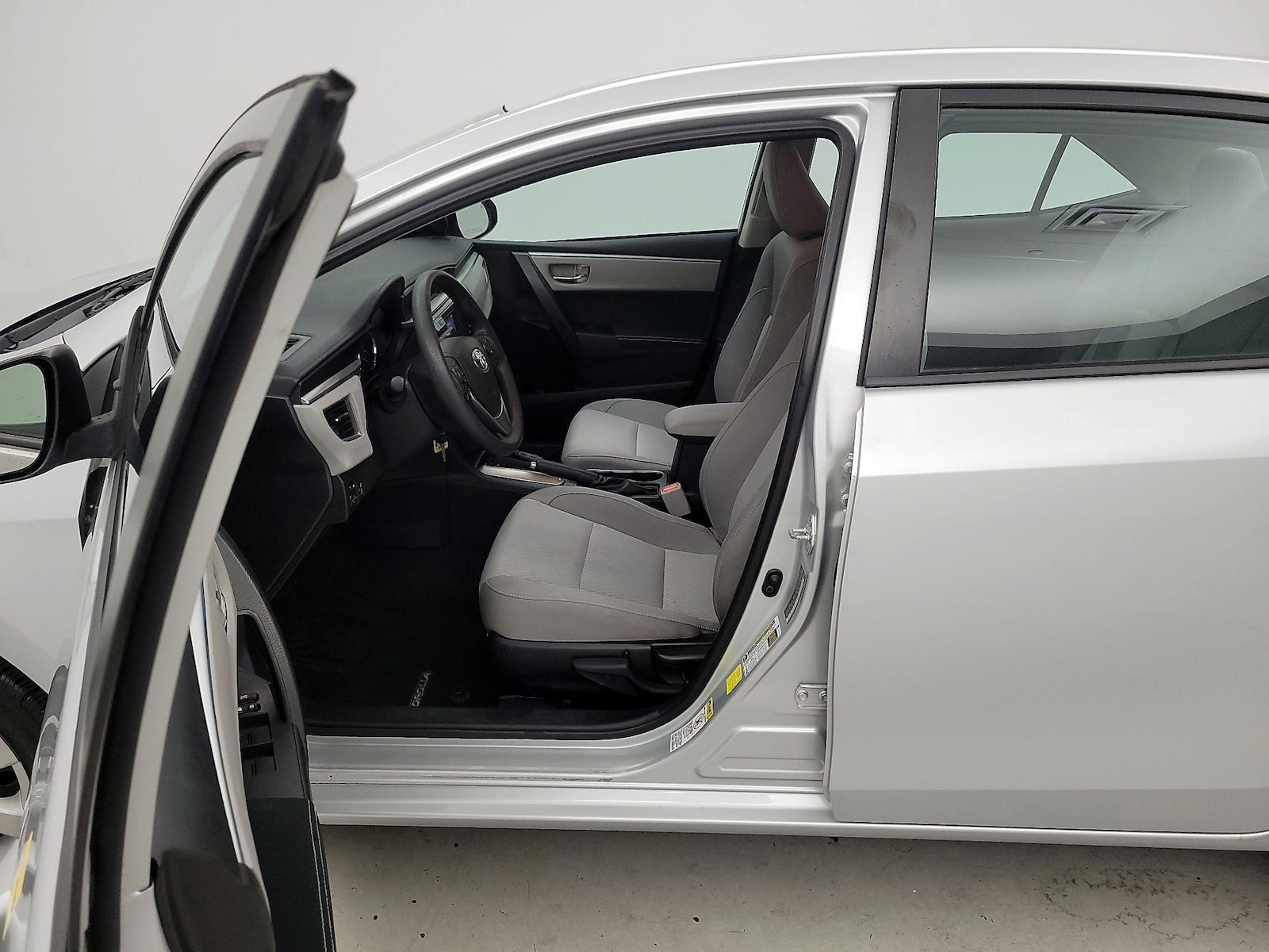 2015 Toyota Corolla LE - Photo 12
