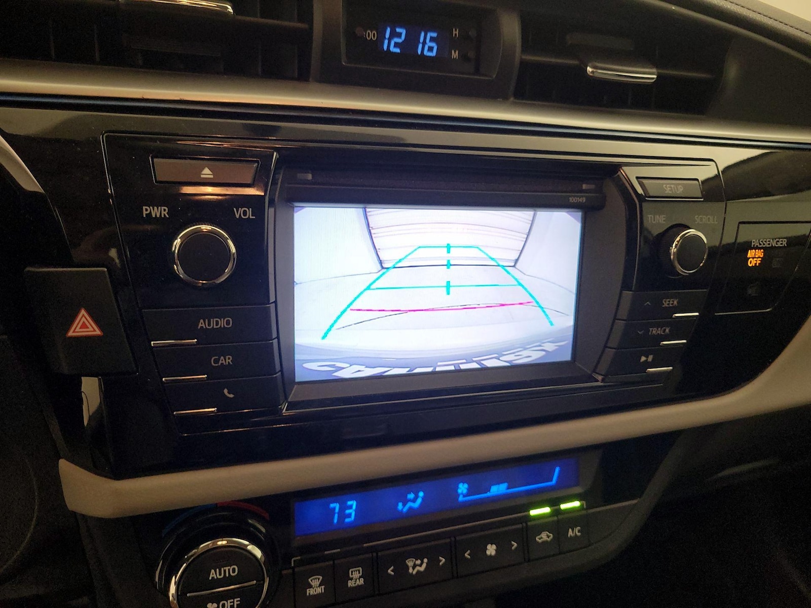 2015 Toyota Corolla LE - Photo 15