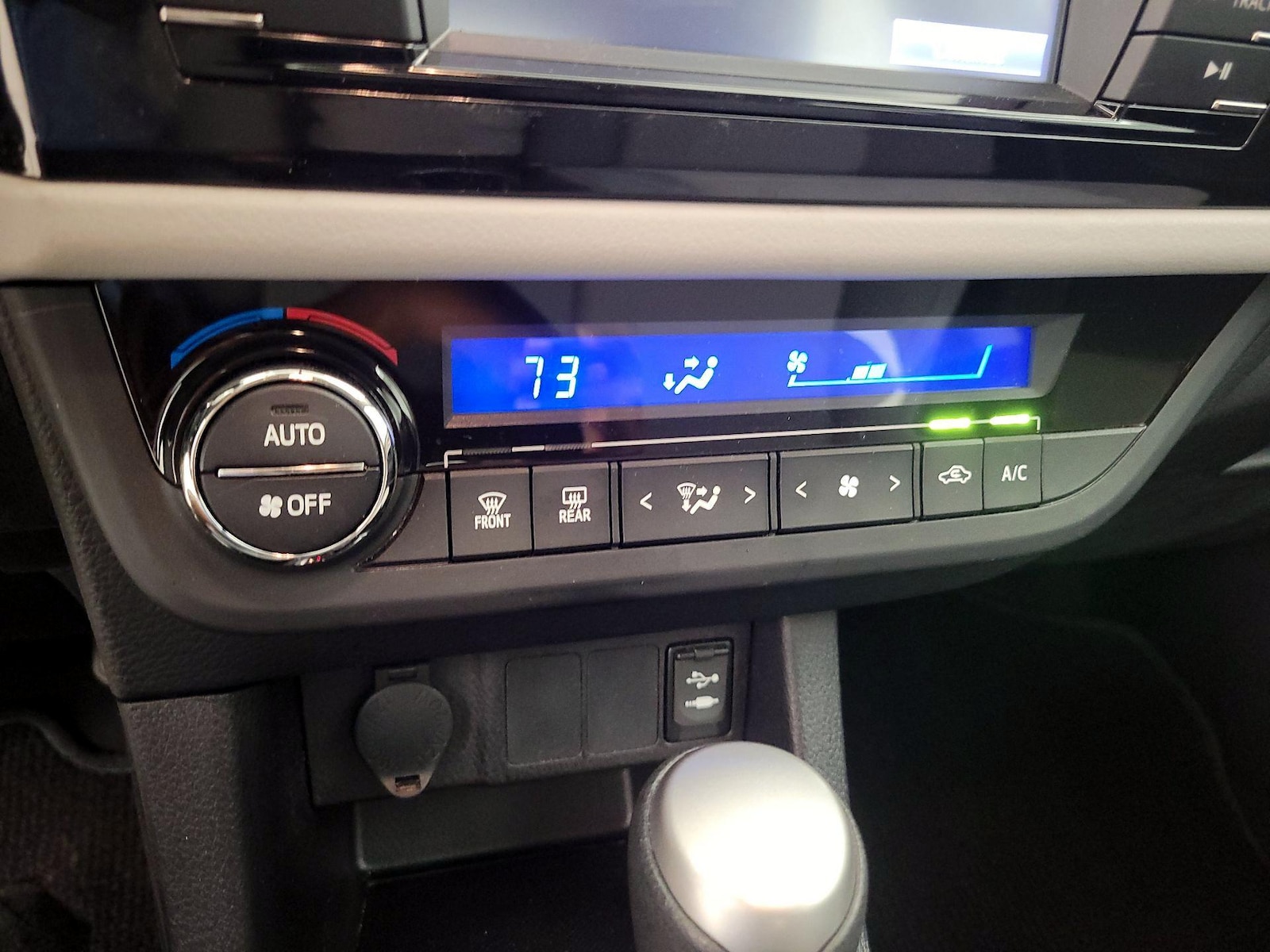 2015 Toyota Corolla LE - Photo 17