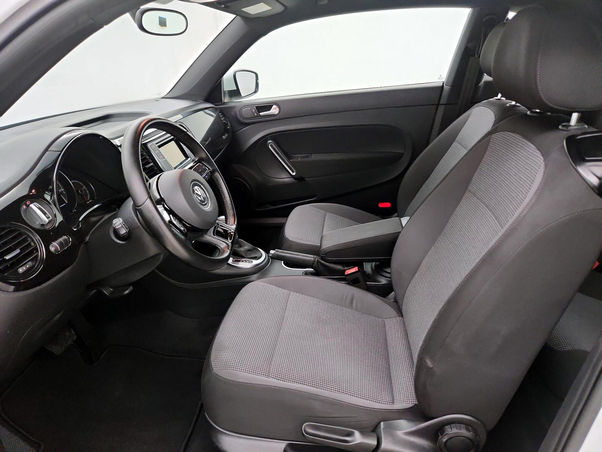 Thumbnail: 2019 Volkswagen Beetle - 11