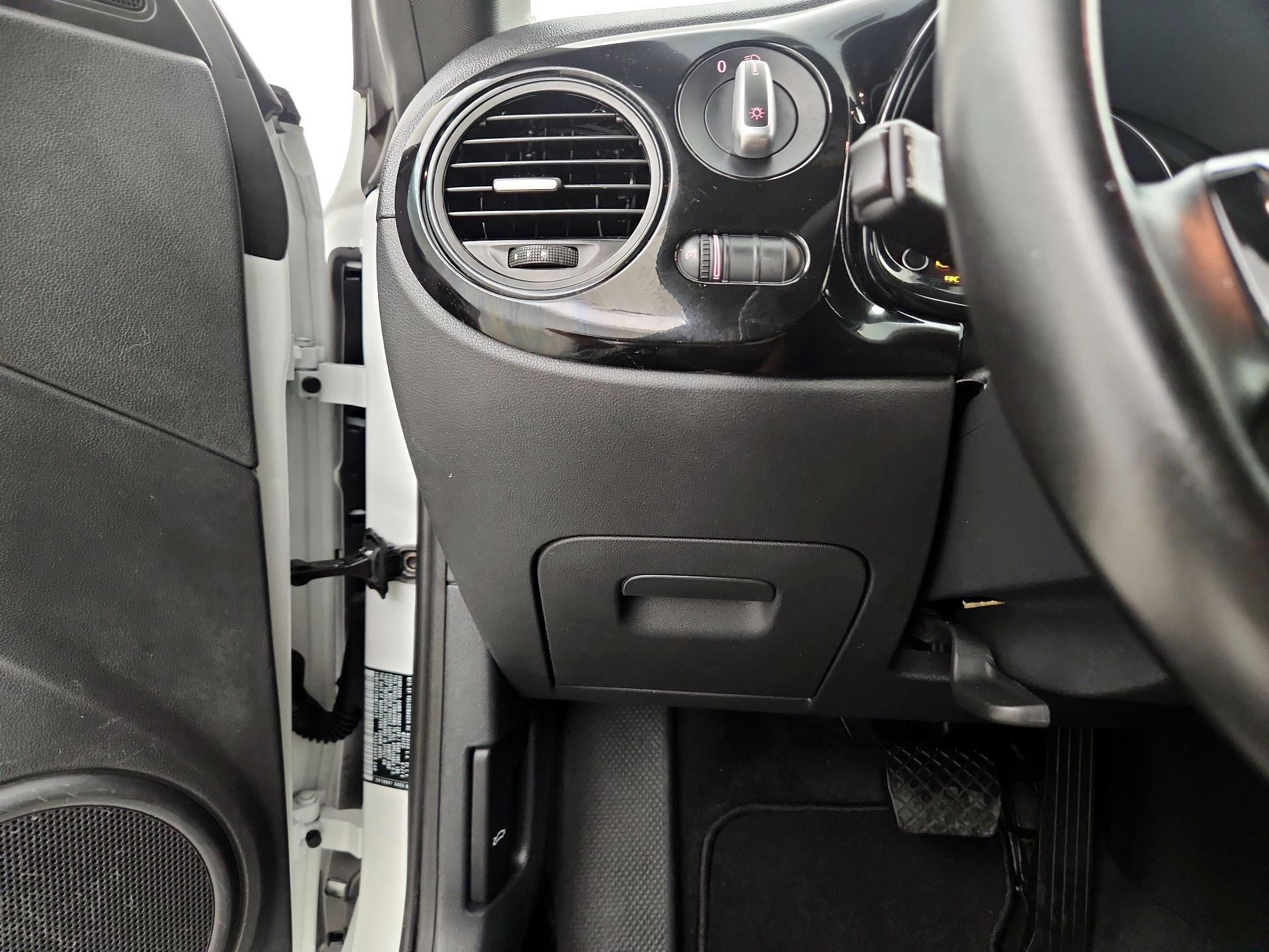 Thumbnail: 2019 Volkswagen Beetle - 13