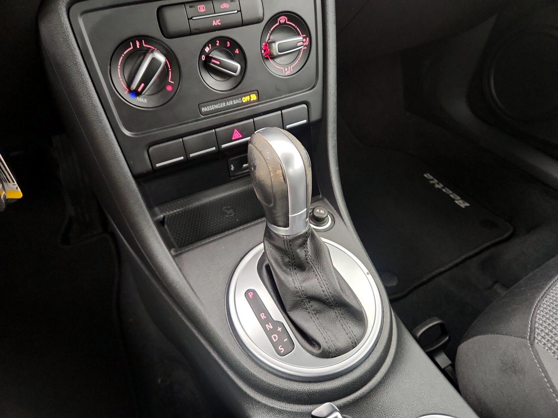 Thumbnail: 2019 Volkswagen Beetle - 17