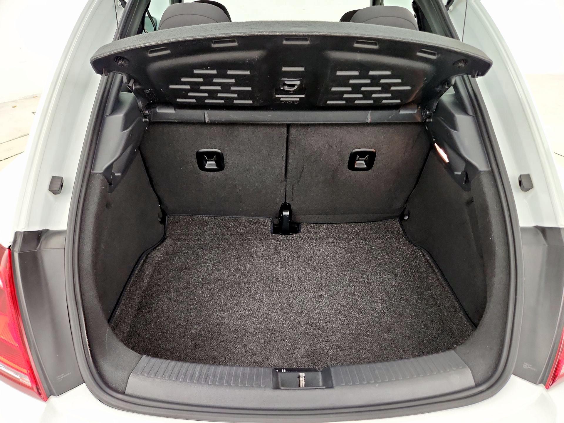 Thumbnail: 2019 Volkswagen Beetle - 20