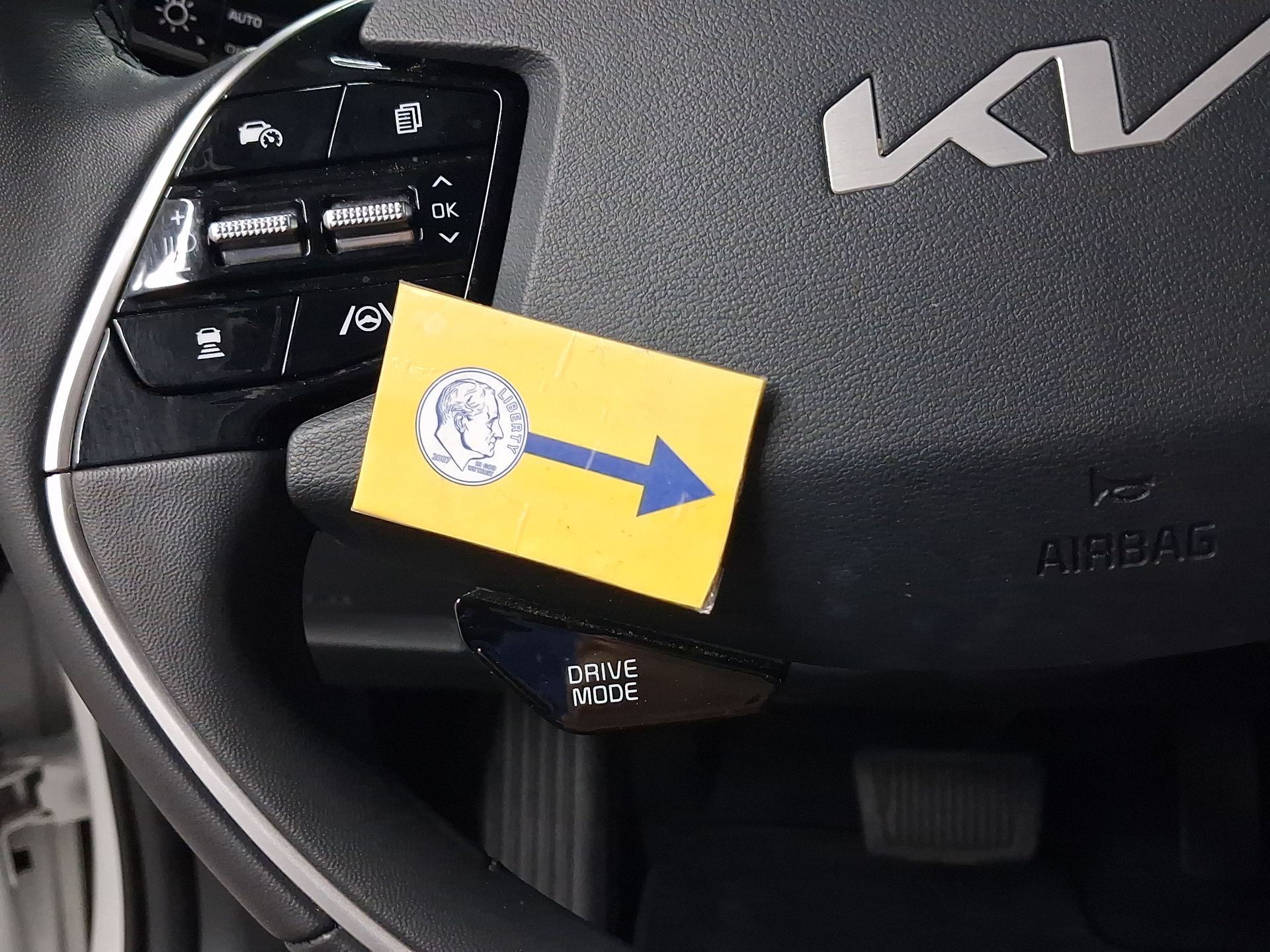 Thumbnail: 2025 Kia Niro - 18