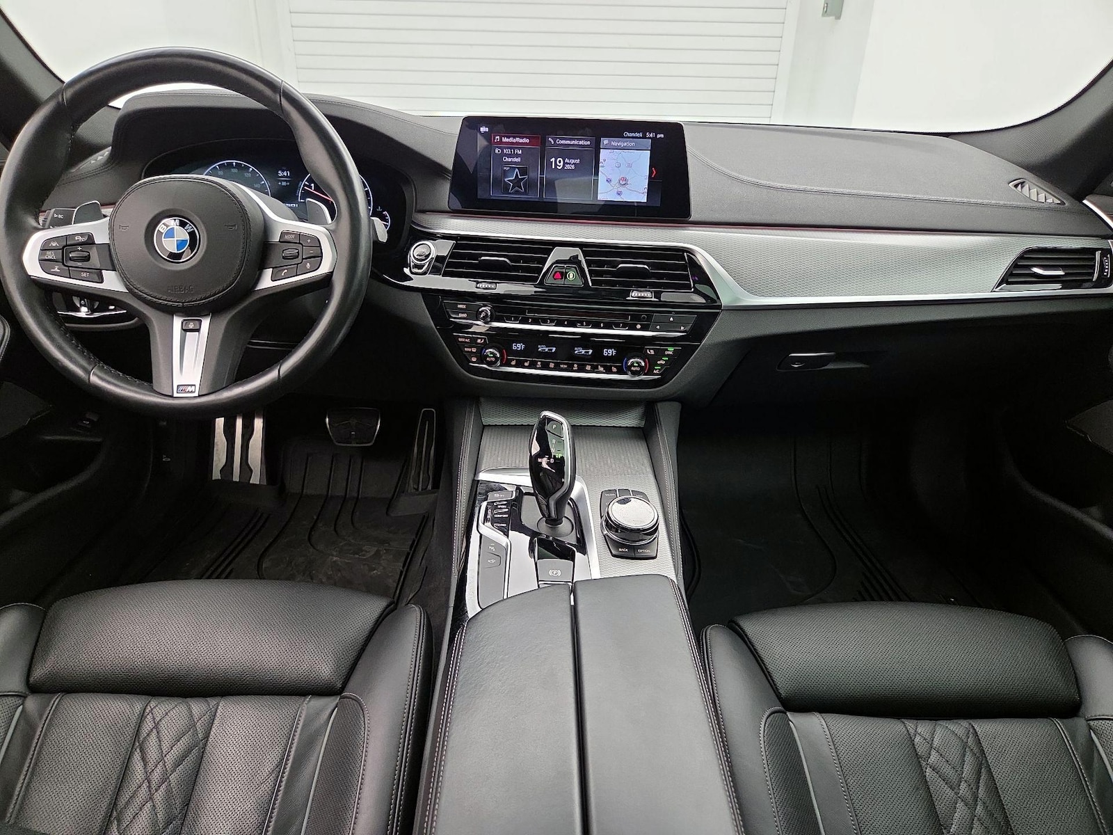 2019 BMW 5 Series M550i - Photo 10