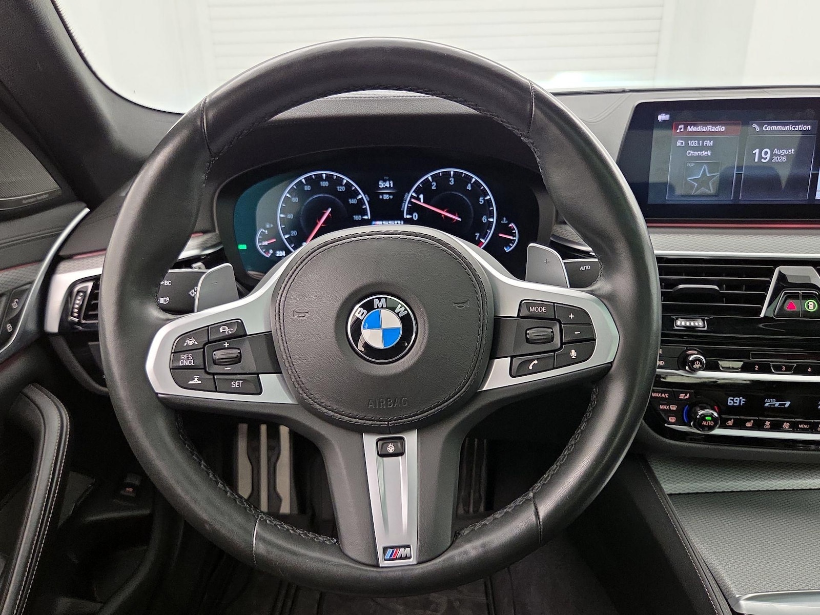 2019 BMW 5 Series M550i - Photo 11