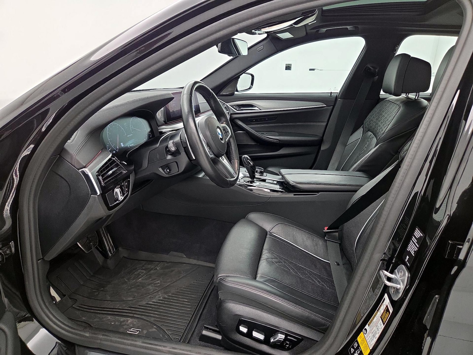 2019 BMW 5 Series M550i - Photo 12