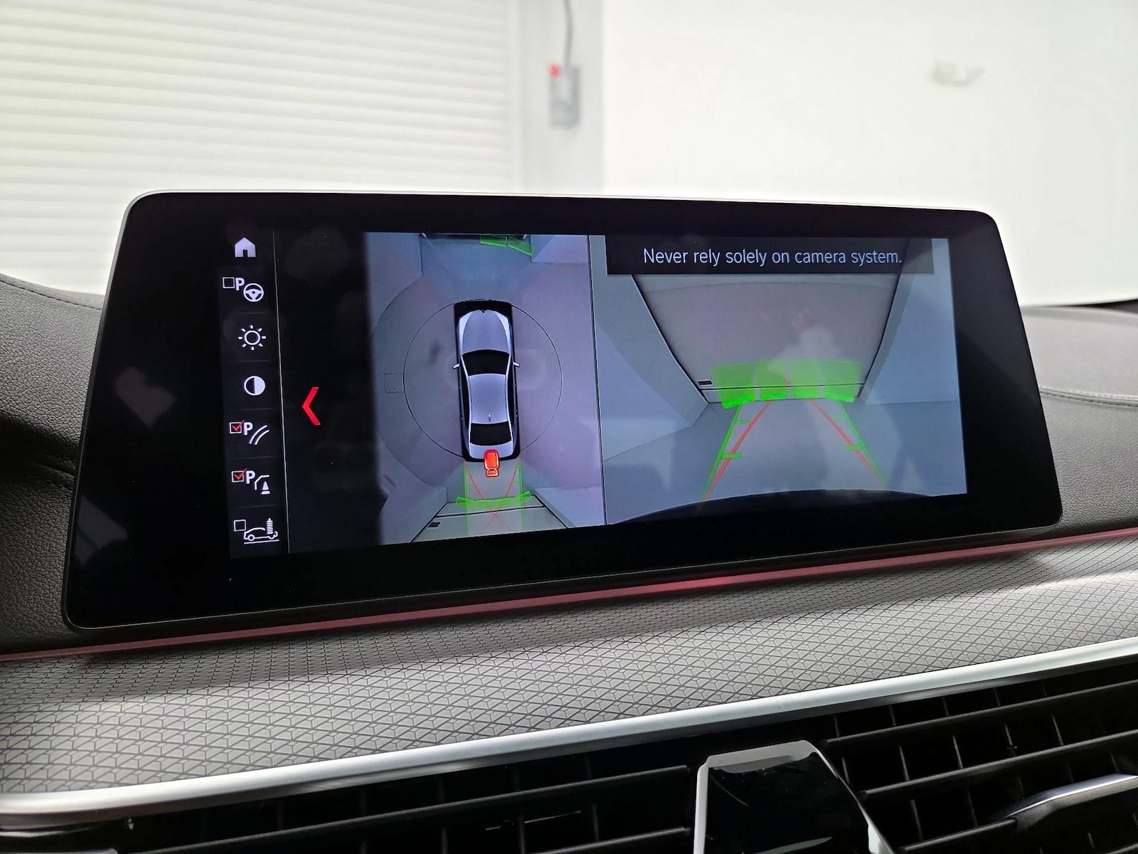 2019 BMW 5 Series M550i - Photo 16