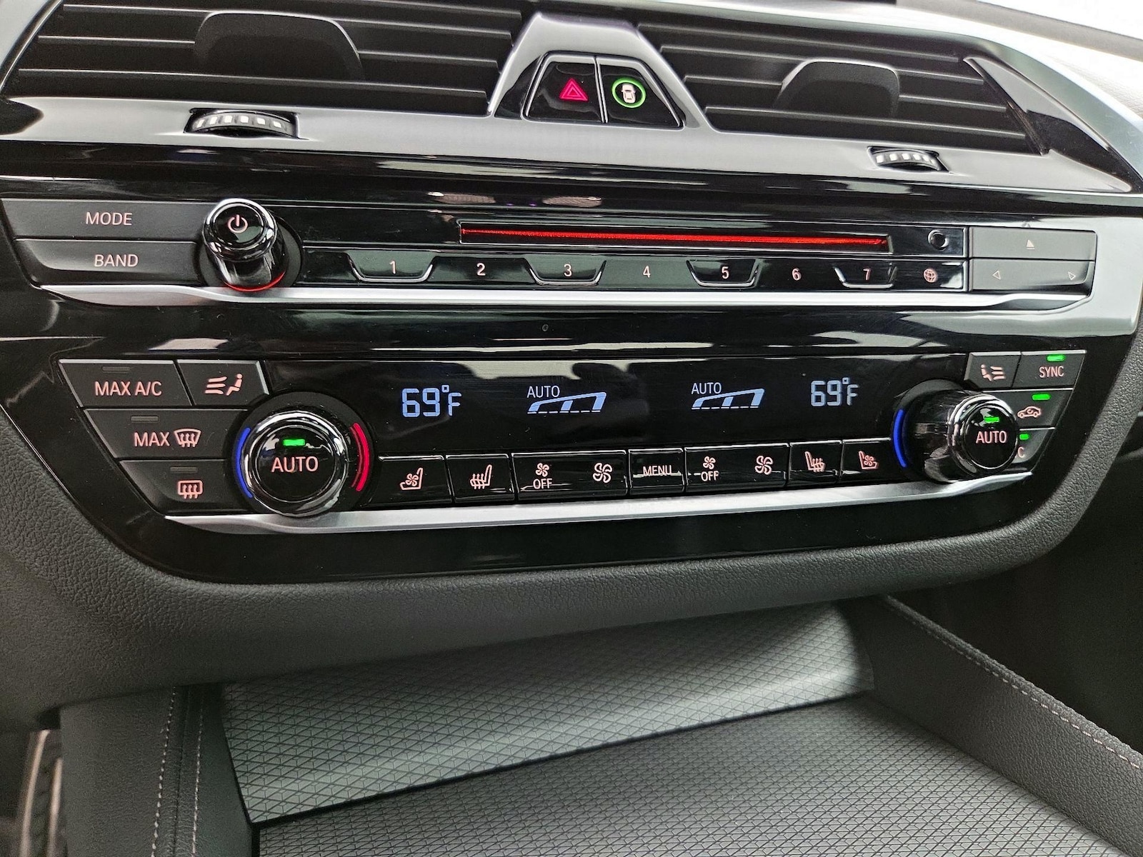 2019 BMW 5 Series M550i - Photo 18