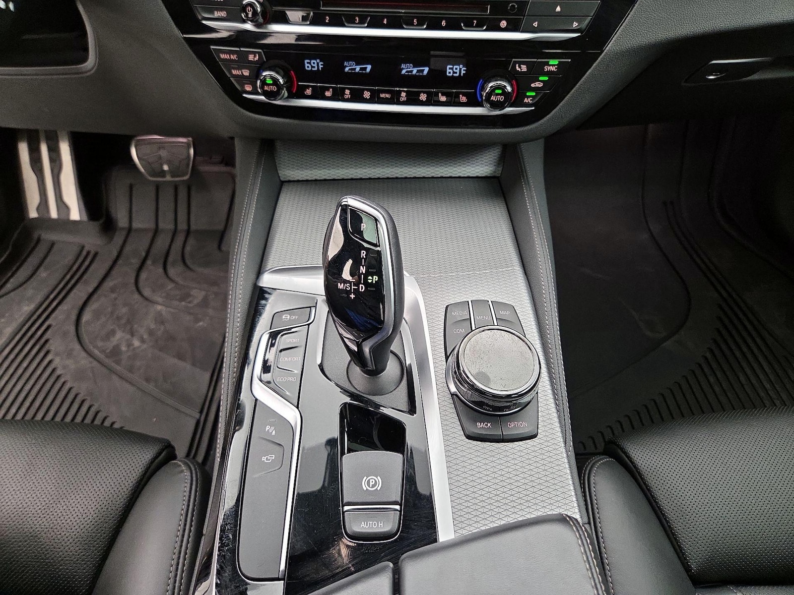 2019 BMW 5 Series M550i - Photo 19
