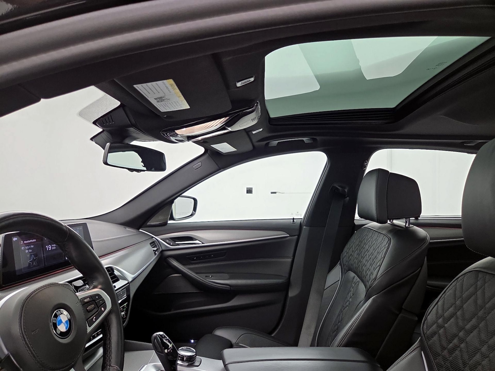 2019 BMW 5 Series M550i - Photo 21