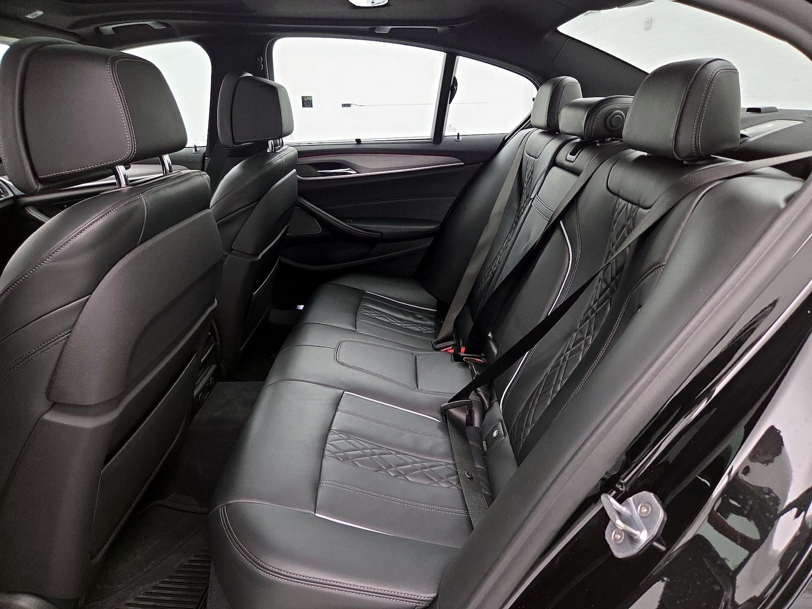 2019 BMW 5 Series M550i - Photo 22