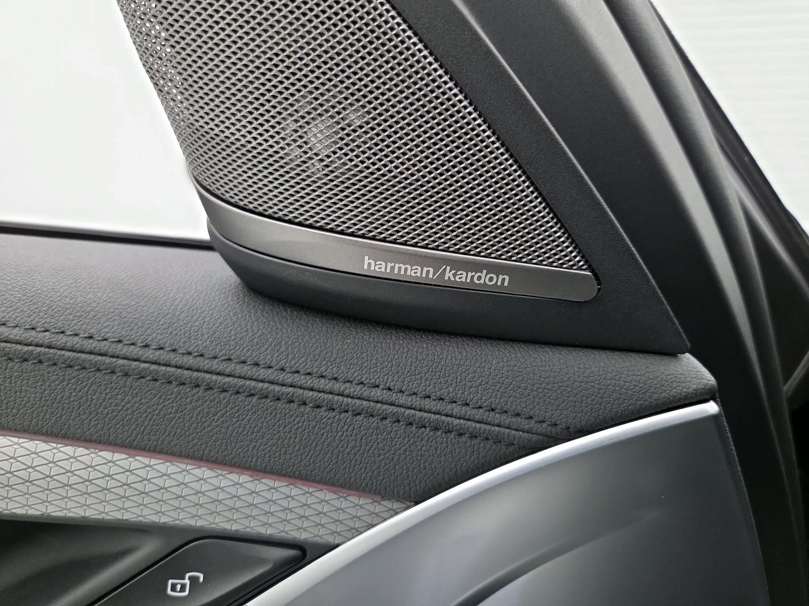 2019 BMW 5 Series M550i - Photo 26