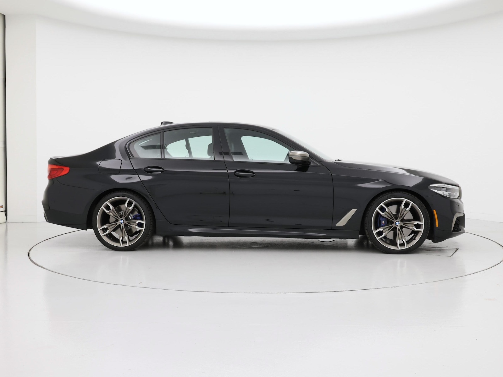 2019 BMW 5 Series M550i - Photo 8