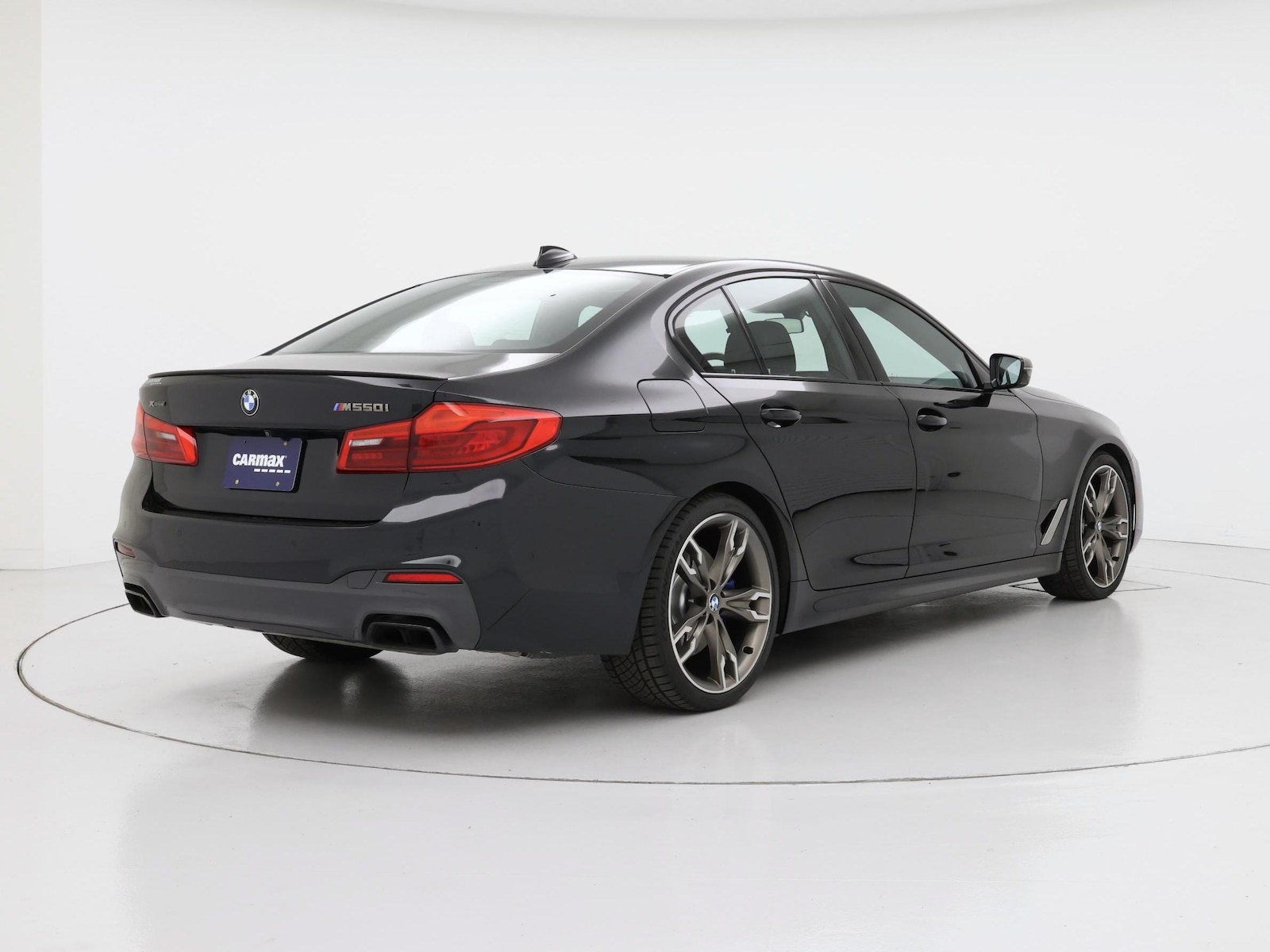 2019 BMW 5 Series M550i - Photo 9