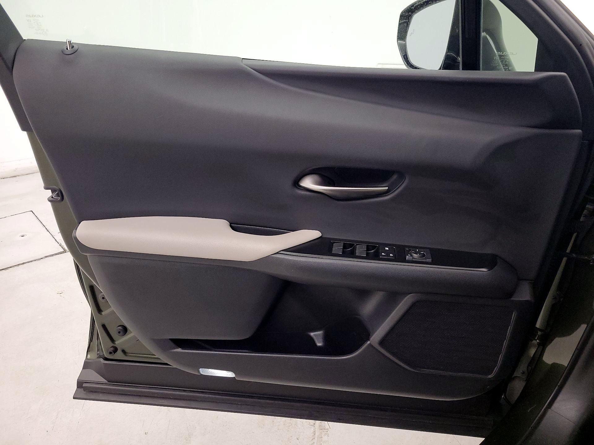 Thumbnail: 2020 Lexus UX - 12