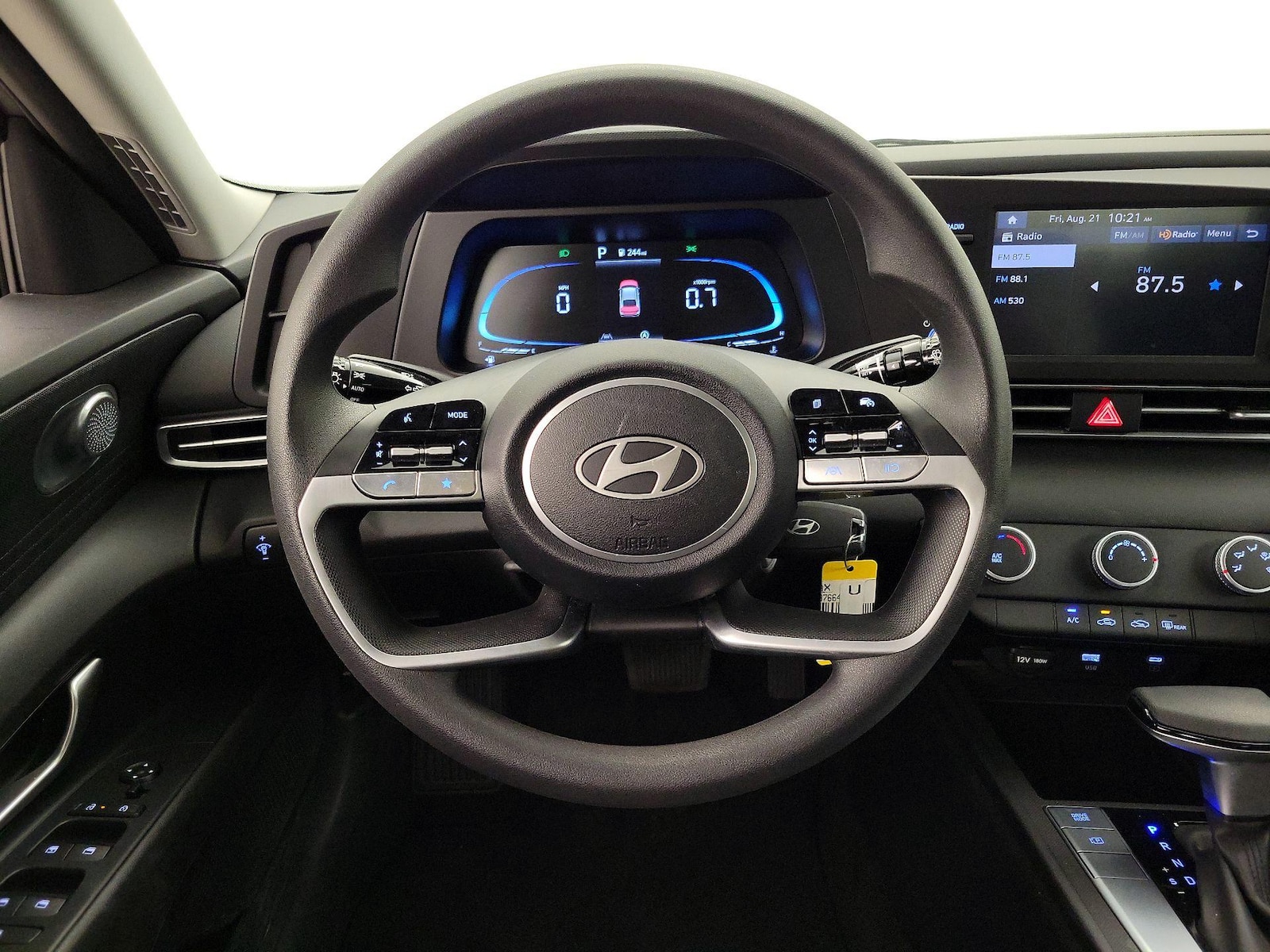 2025 Hyundai Elantra SE - Photo 11