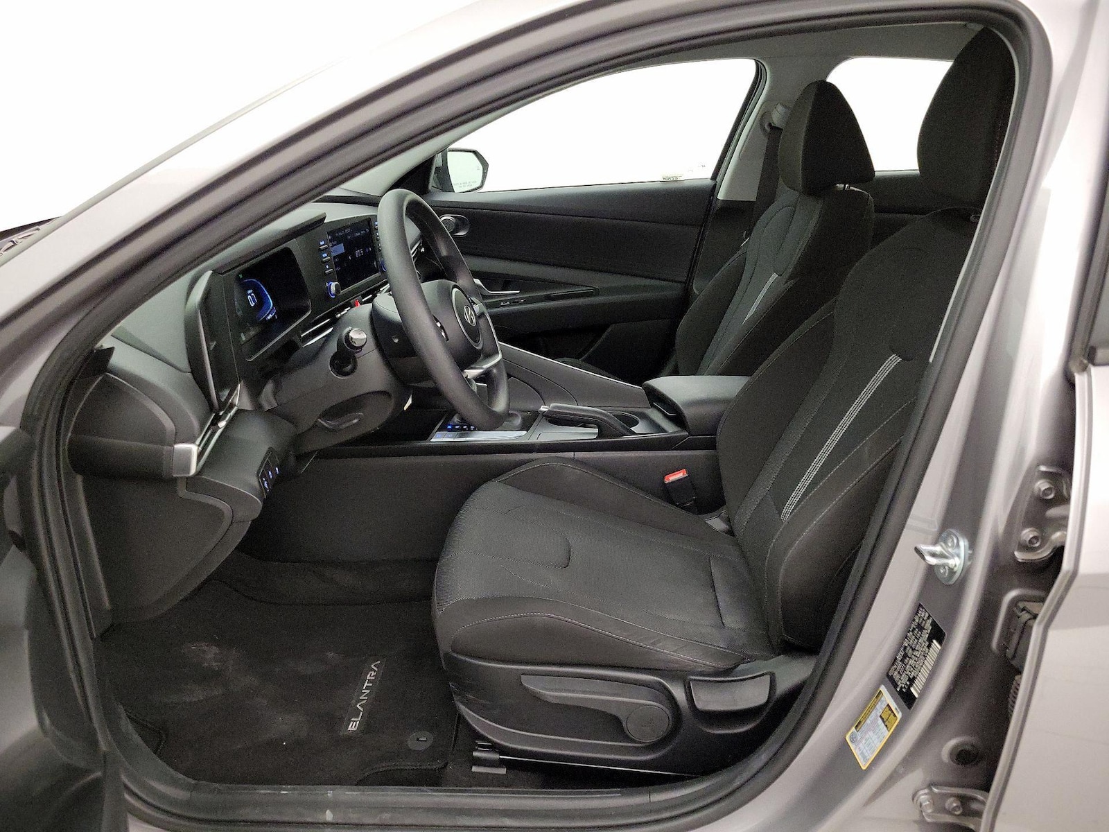 2025 Hyundai Elantra SE - Photo 12