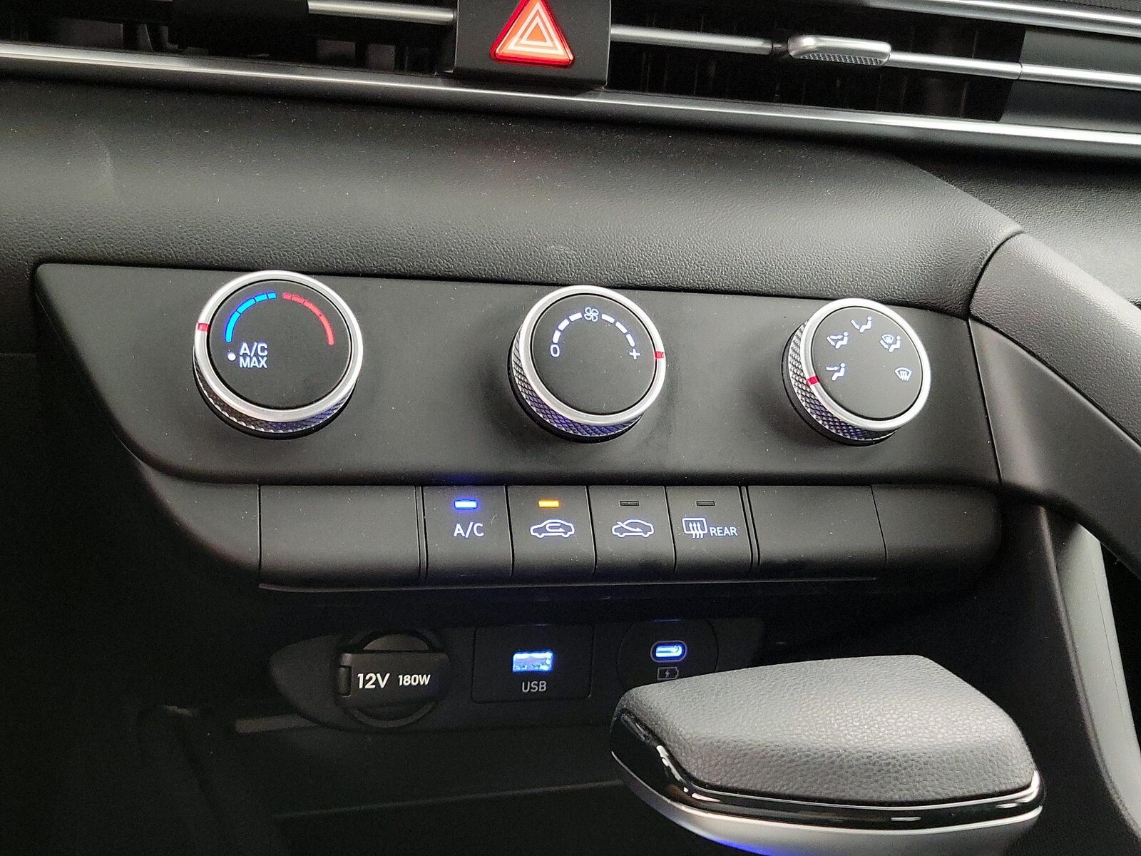 2025 Hyundai Elantra SE - Photo 17
