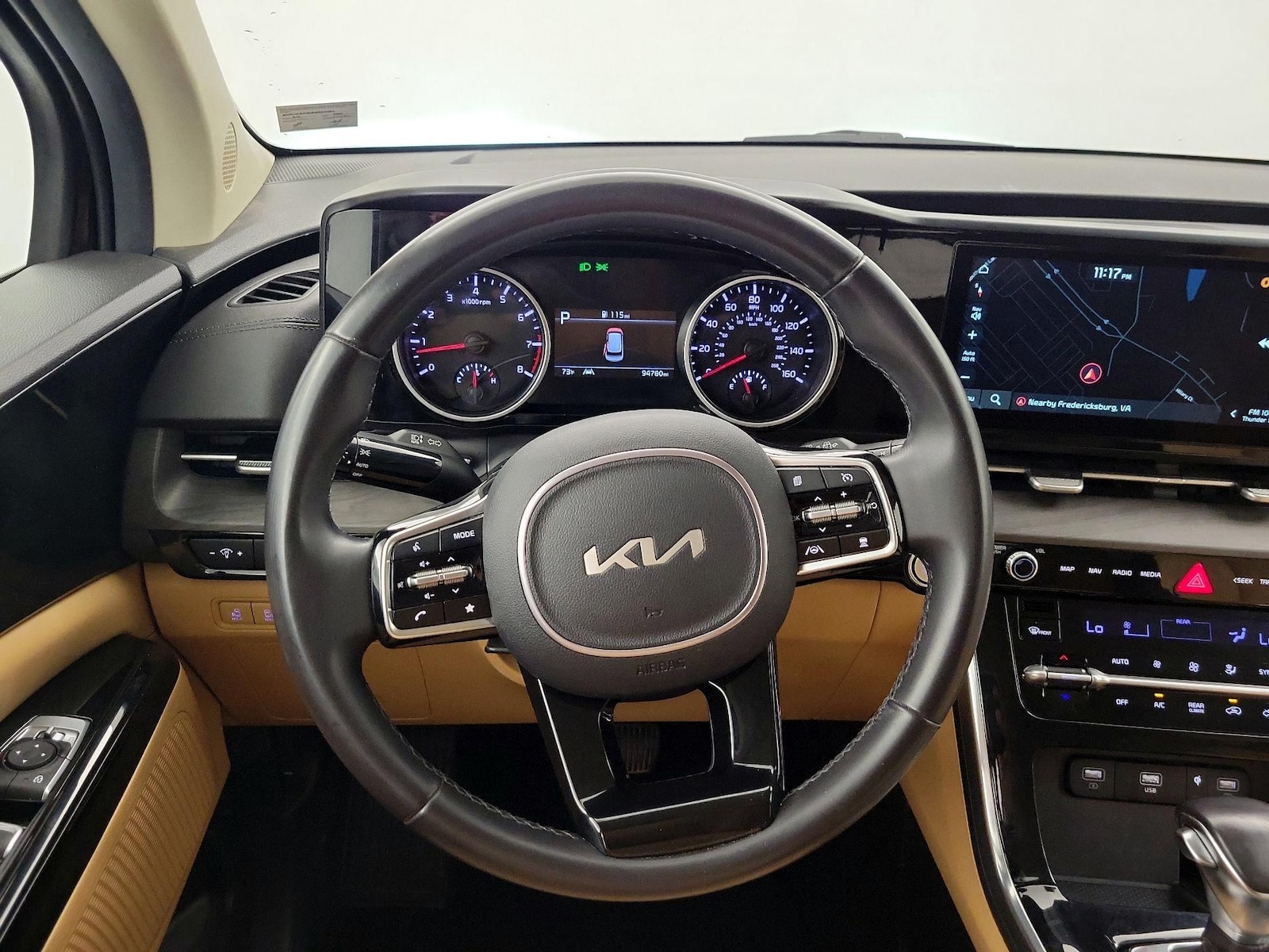 2024 Kia Carnival EX - Photo 11