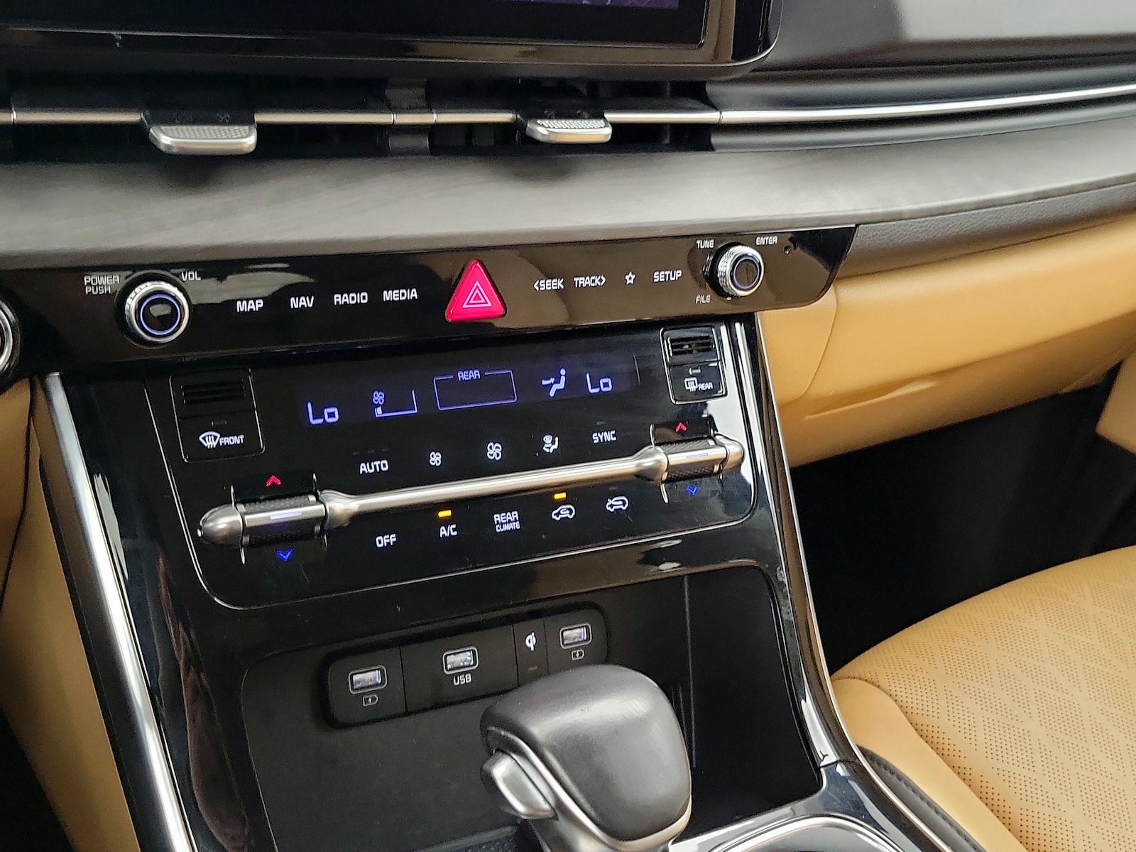 2024 Kia Carnival EX - Photo 18