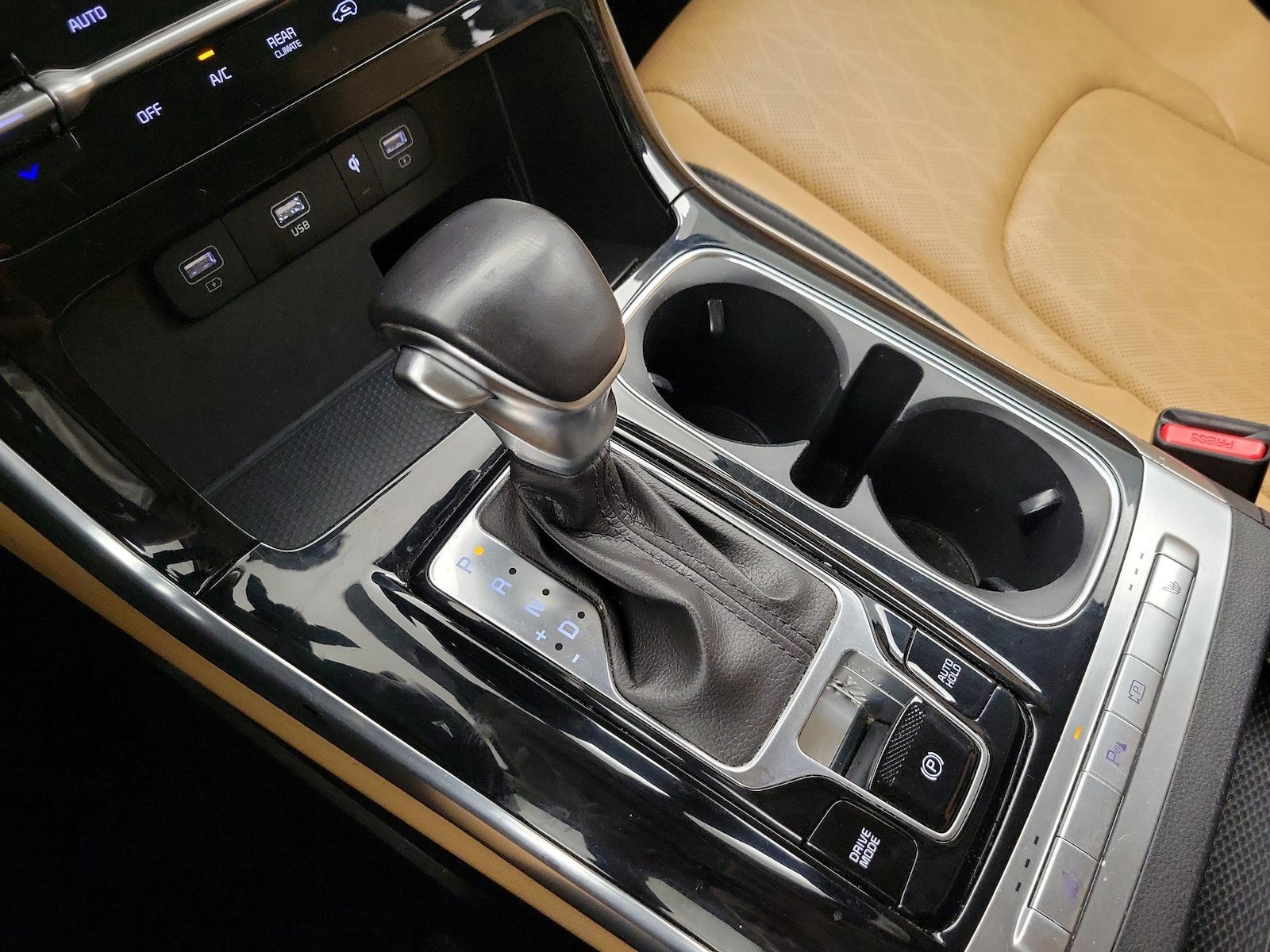 2024 Kia Carnival EX - Photo 19
