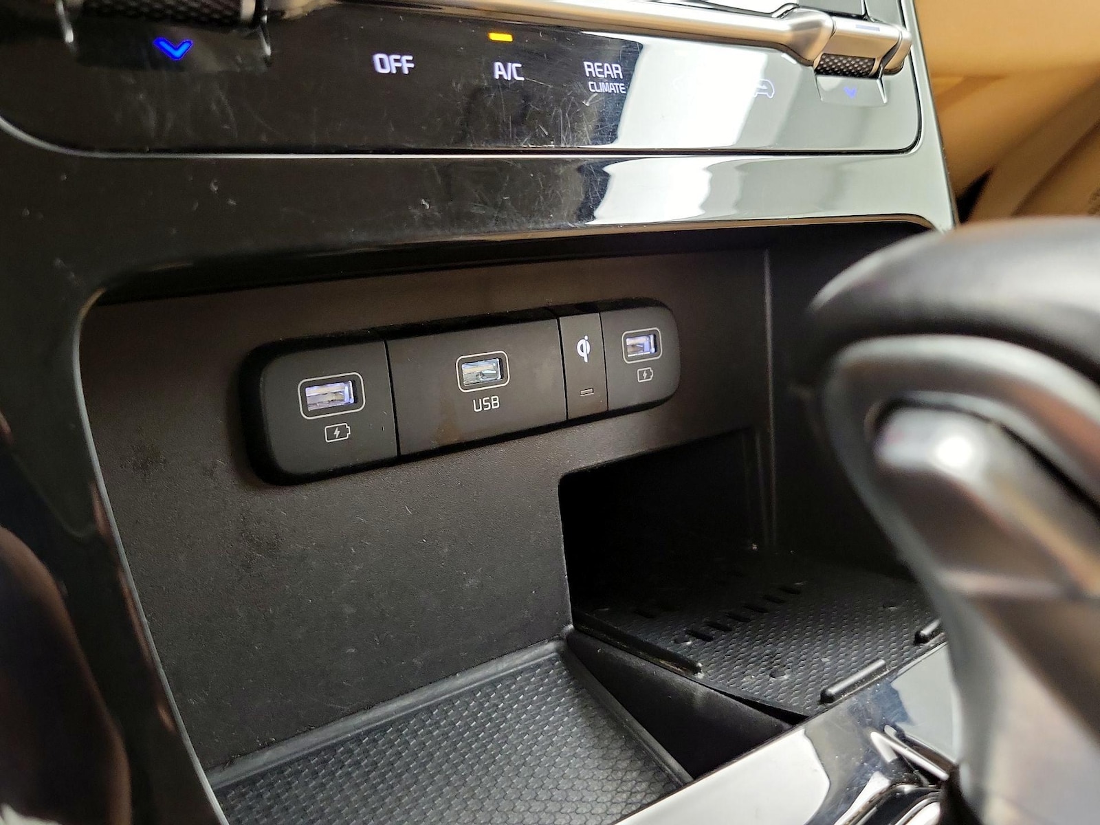 2024 Kia Carnival EX - Photo 20