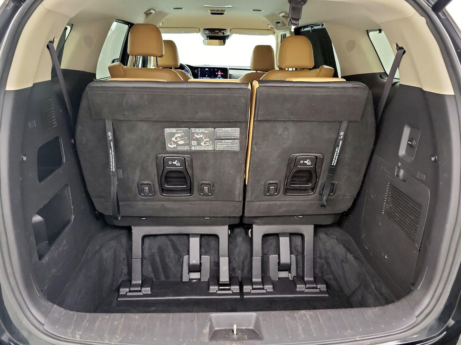 2024 Kia Carnival EX - Photo 23