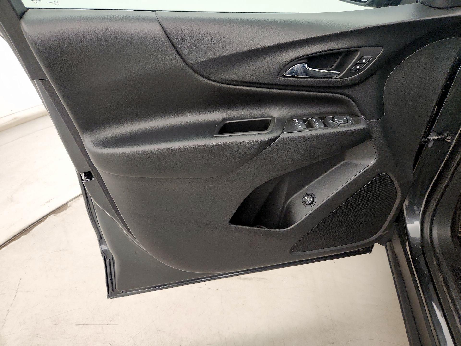 Thumbnail: 2021 Chevrolet Equinox - 10