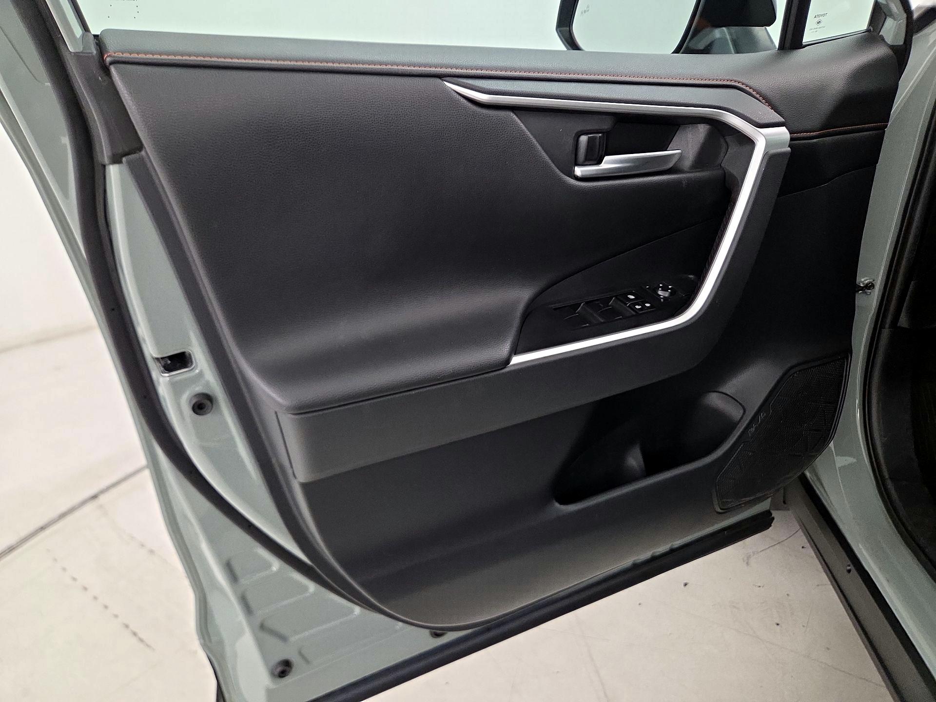 Thumbnail: 2019 Toyota RAV4 - 12