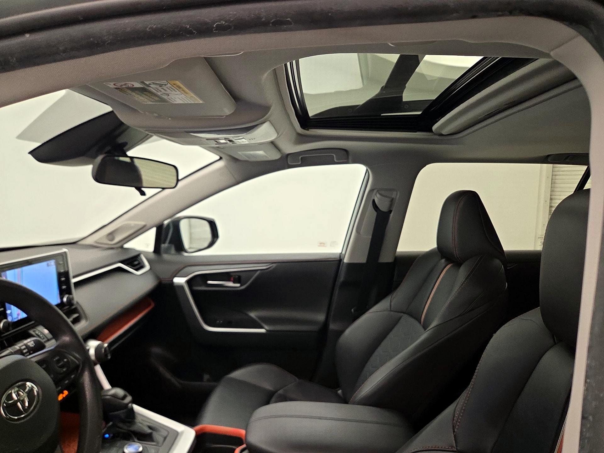 Thumbnail: 2019 Toyota RAV4 - 20
