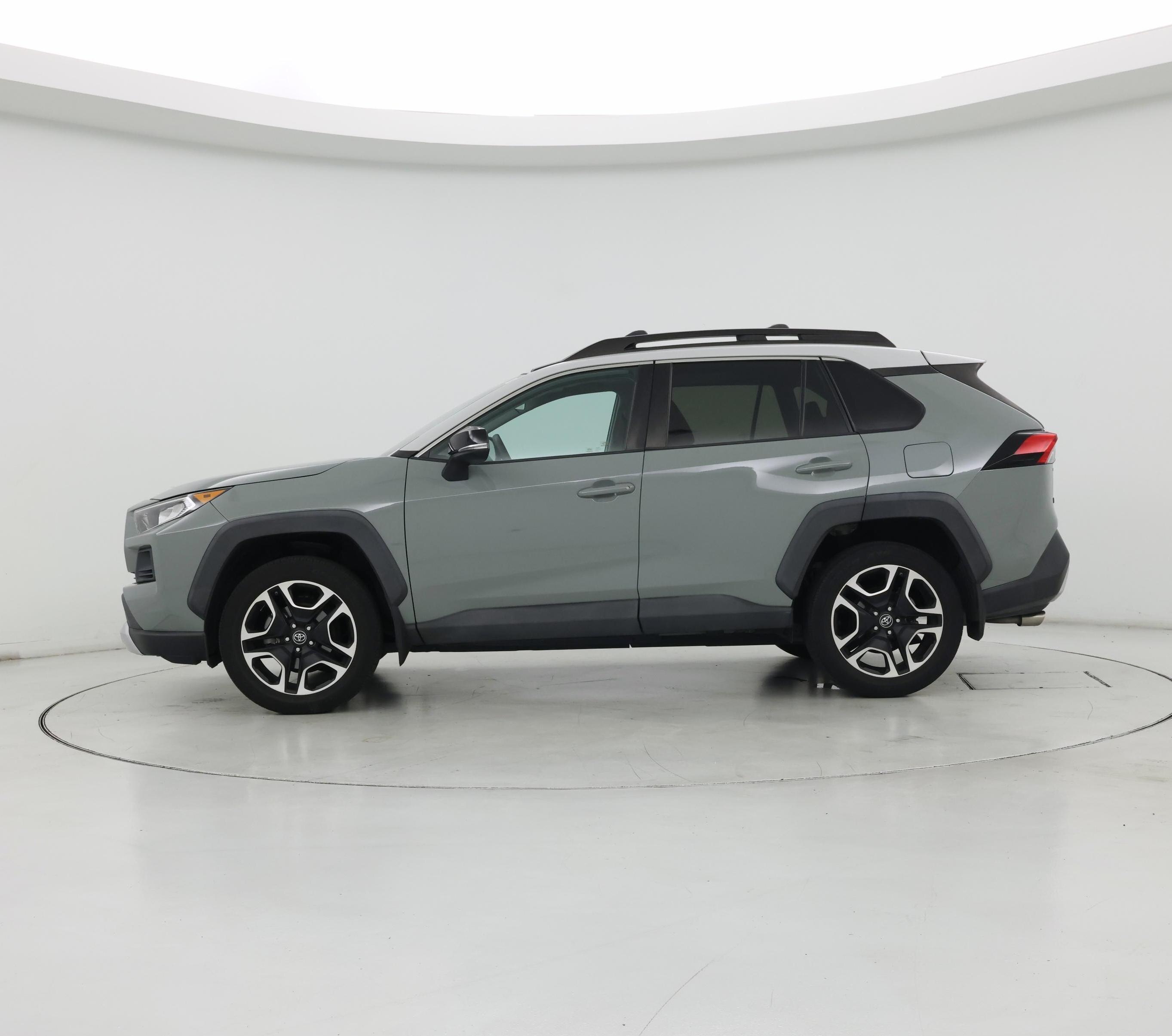 Thumbnail: 2019 Toyota RAV4 - 3